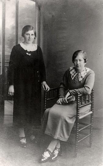 Mien en Marie Foto vGompel Reusel 1938.jpg